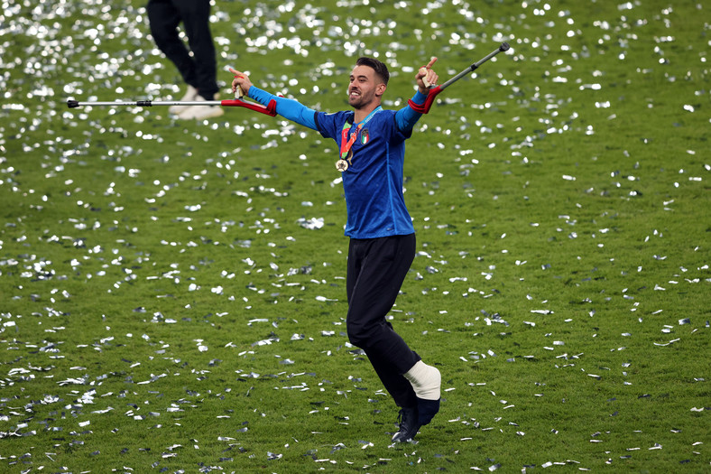 Leonardo Spinazzola pierwszy odebrał medal za mistrzostwo Europy