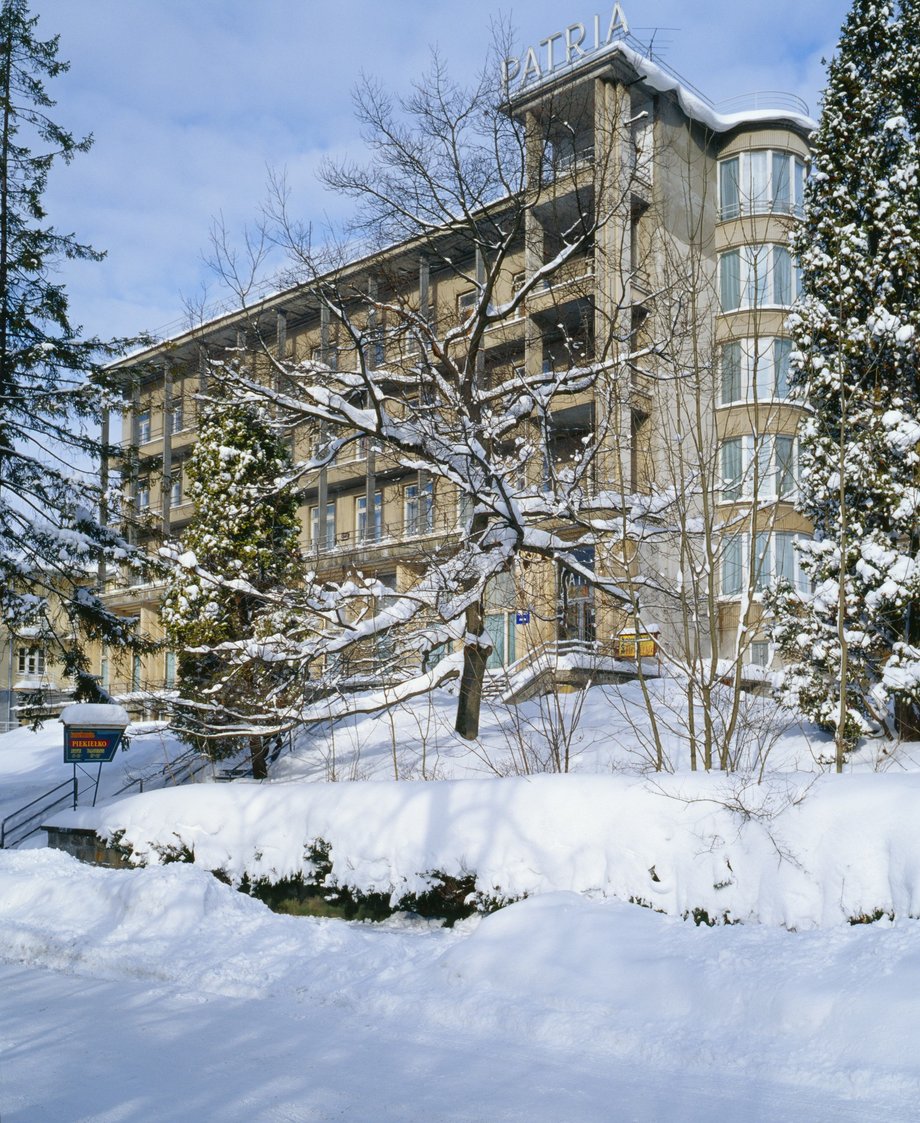 Hotel Patria w Krynicy-Zdroju powstawał w latach 1932-1934. Jego budowę zlecił i ufundował Jan Kiepura, znany międzywojenny śpiewak. Był to jak na tamte czasy bardzo nowoczesny budynek, miał m.in. windy oraz drzwi obrotowe.