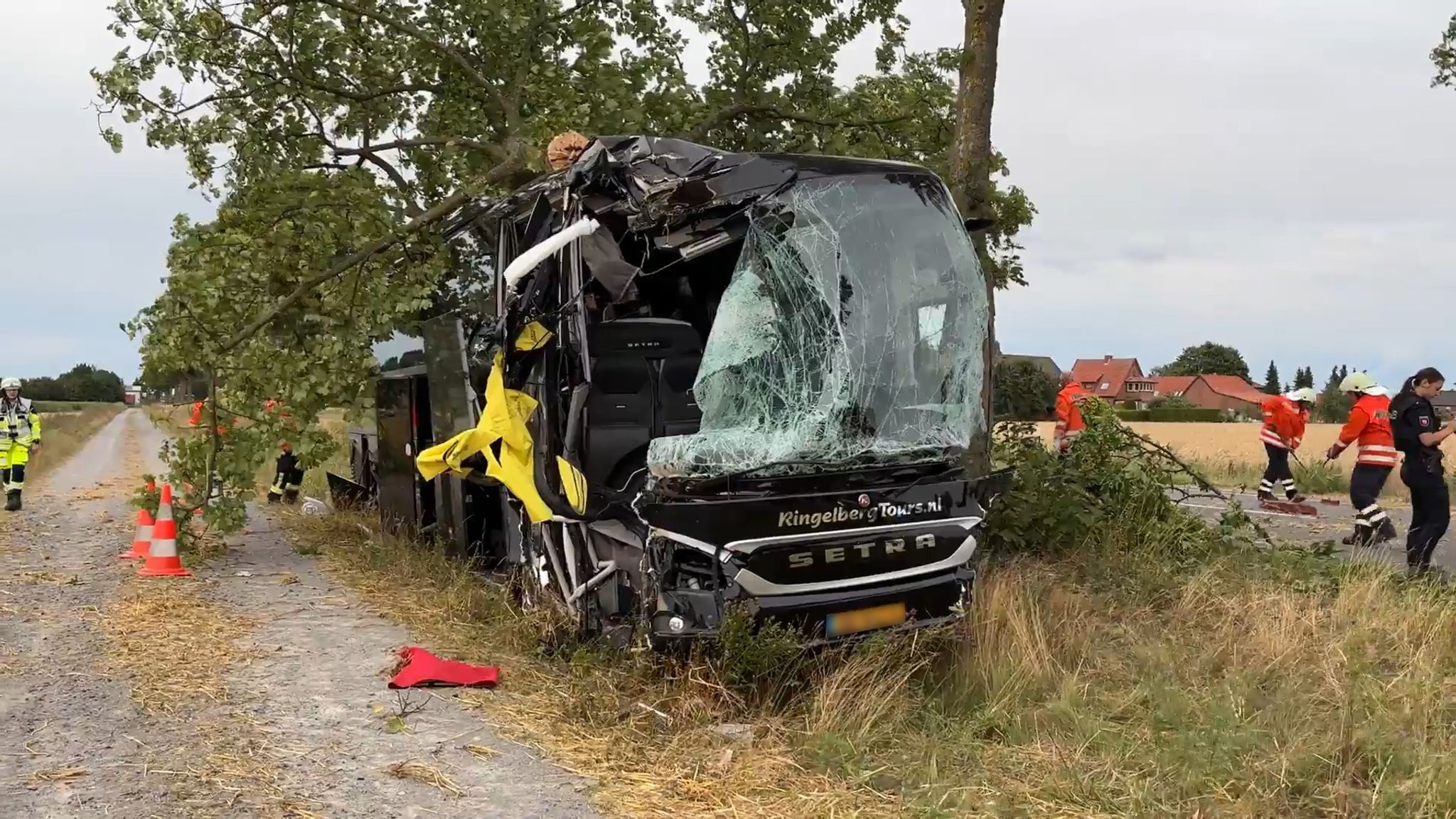 6 Verletzte bei Reisebus-Unfall in Niedersachsen