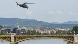 Figyelmeztet a  Honvédelmi Minisztérium: katonai helikopterek és repülőgépek lepik el hétfőn a főváros légterét 