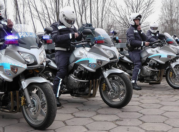 Wypasione motocykle policji? Funkcjonariusze jeżdżą, choć nie potrafią