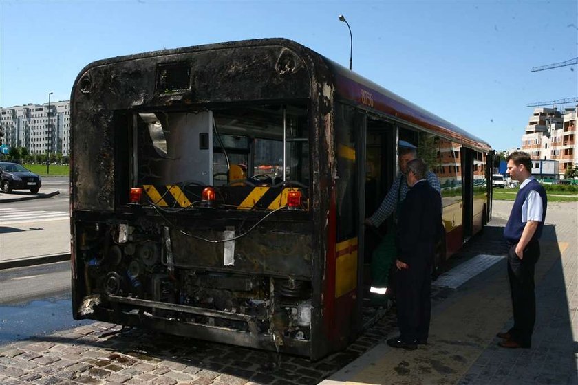 Autobus stanął w płomieniach. FOTO