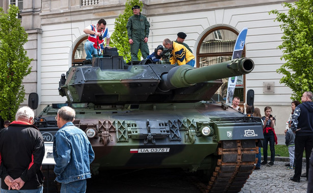 "Ograniczone możliwości obronne". Gen. Różański alarmował Macierewicza ws. przeniesienia Leopardów. Bezskutecznie...