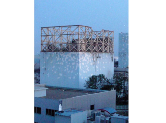 Reaktor numer 1 w elektrowni atomowej Fukushima po eksplozji