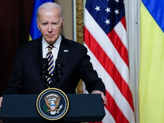 Joe Biden ma uprawnienie, które pozwoli mu wysłać broń Ukrainie bez zgody Kongresu. Na co więc czeka? (Zdjęcie ze spotkania z Wołodymyrem Zełenskim 12 grudnia 2023 r.)