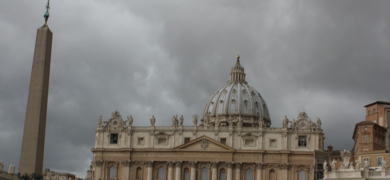 Polski ksiądz odpowie za malwersacje finansowe w Watykanie. Rusza proces