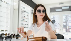 Naočare za sunce sa potpunom UV zaštitom štite oči i kožu oko njih