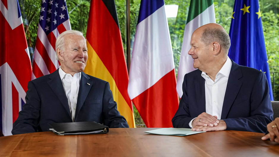 Joe Biden oraz Olaf Scholz podczas szczytu G7