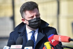 Od "to nie błąd systemu" do "to usterka". Zamieszanie ze szczepieniami