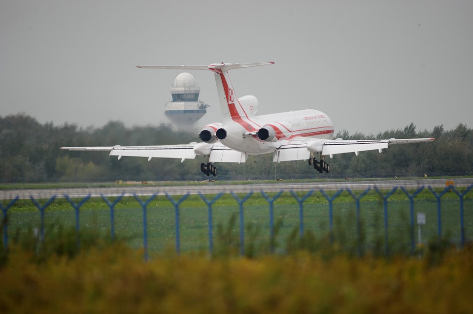 WARSZAWA SAMOLOT TU-154M WRÓCIŁ DO POLSKI