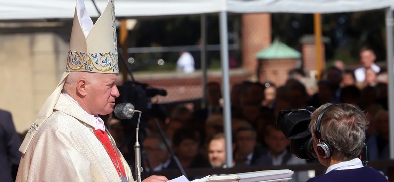 Arcybiskup zarządził. Księża oddadzą pieniądze na parafię i kurię