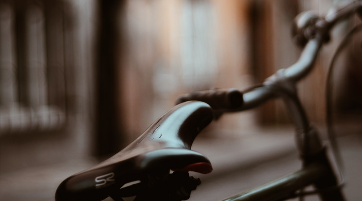Biciklis futár gázolt Miskolcon / Illusztráció: Pexels