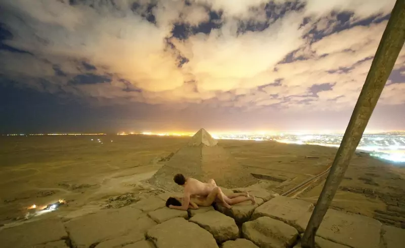Seks na szczycie Piramidy Cheopsa