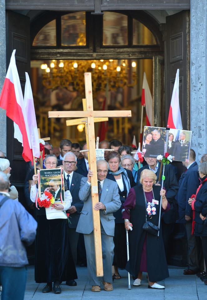 Kolejna miesięcznica katastrofy smoleńskiej