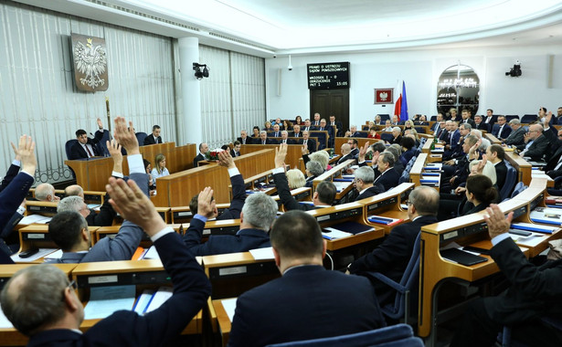 W głosowaniu wzięli udział niemal wszyscy senatorowie - 99 spośród 100. Za odrzuceniem ustawy zagłosowało 51 senatorów, 48 było przeciw, nikt nie wstrzymał się od głosu