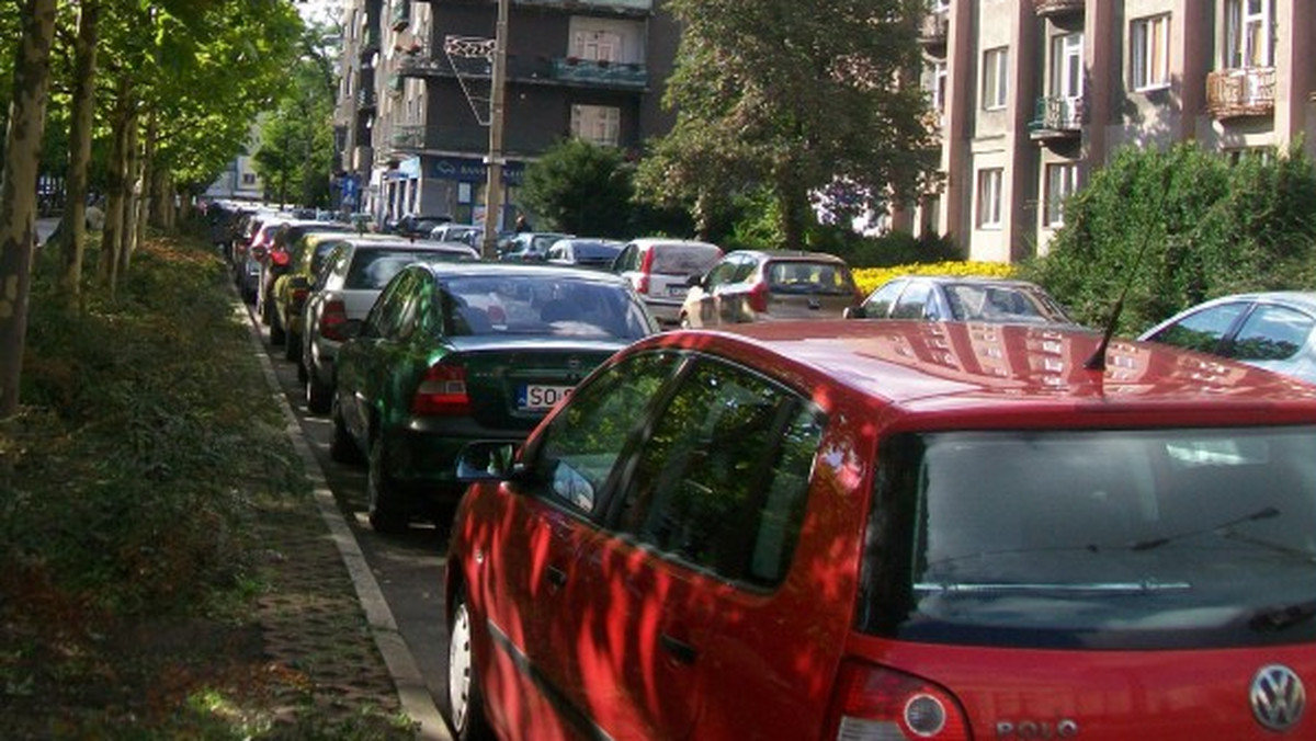 Nad takim pomysłem pracują radni z Sosnowca, którzy, idąc śladem Katowic, chcą wprowadzić strefę płatnego parkowania w centrum miasta - podaje Moje Miasto Silesia.