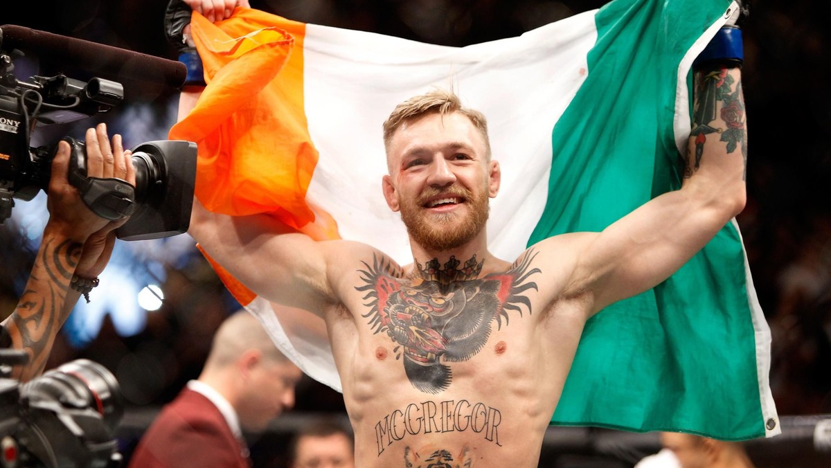 Ultimate Fighting Championship (UFC) poinformowała, że Conor McGregor zrzekł się posiadanego przez siebie tytułu mistrza świata w wadze piórkowej. Nowym mistrzem został Brazylijczyk Jose Aldo, którego Irlandczyk pozbawił pasa w grudniu ubiegłego roku.