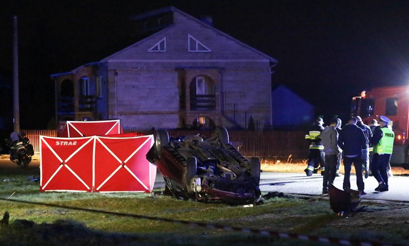 Samochód wjechał w rowerzystów. Nie żyją dwie osoby!