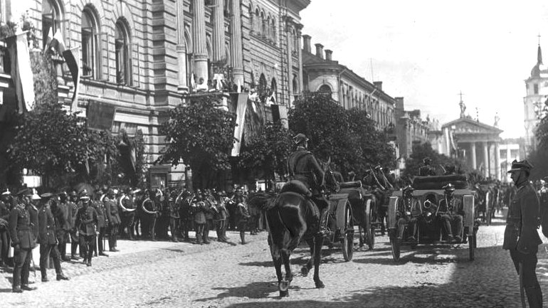 Uroczystość z okazji przyłączenia Litwy Środkowej do Polski w 1922 roku na mocy traktatu litewsko-sowieckiego z 12 lipca 1920 roku, fot. domena publiczna