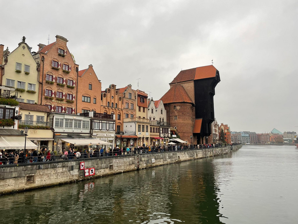 Popularne tereny spacerowe w Gdańsku były oblegane przez turystów