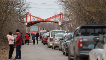 23 órától szünetel forgalom a lónyai határátkelő ukrán oldalán