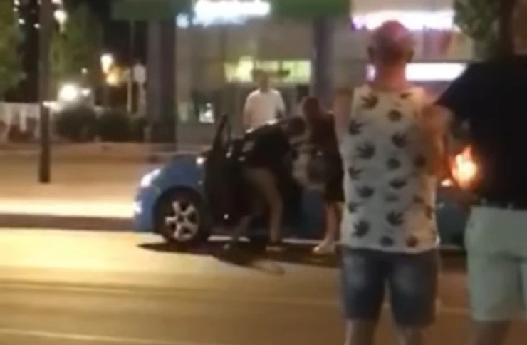 Nasilje u Nišu: Mladić krvnički šutirao taksistu koji je sedeo u automobilu, a dalje iživljavanje prekinuo prolaznik - Vimarsana News