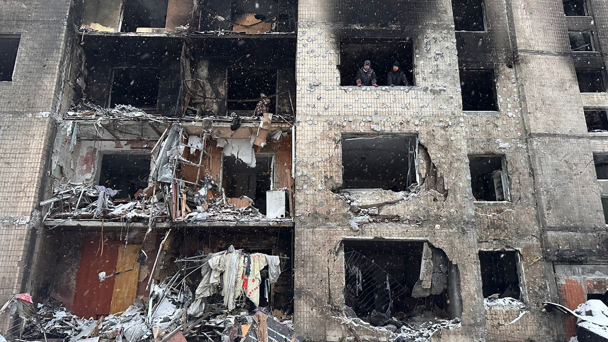 Atak Rosjan na Kijów. "Wybuch był tak silny, że wyłamałem głową drzwi"