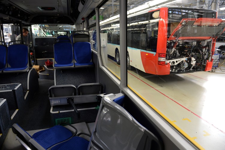 MAN Bus w Starachowicach rozpoczął kompleksowy montaż miejskich autobusów niskopodłogowych. Do tej pory montowano tu jedynie korpusy pojazdów. 

<br><br>fot. (mr) PAP/Piotr Polak