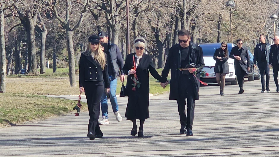 Porodica Kojić na sahrani Saše Popovića