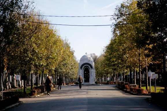 UPRAVO NA BLIC TV Računica "poslednjeg pozdrava": Koliko košta sahrana i da li nam običaji olakšavaju ili otežavaju ispraćaj voljene osobe