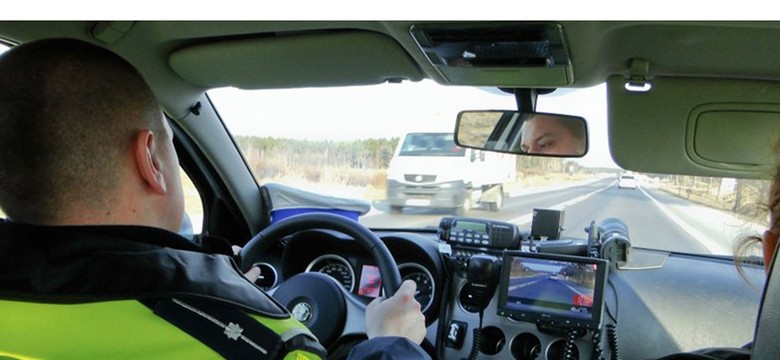 Szokujące sceny pościgu! Policjant fruwał w powietrzu
