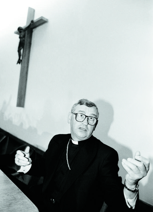 Bp Tadeusz Pieronek jako sekretarz generalny  Episkopatu, 1995 r.