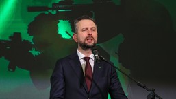 szef mon odpowiada na "próbę obrzydzenia" programu safe. "atak przyniesie "gigantyczne straty"