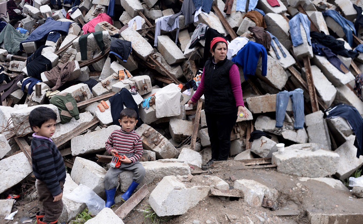 Imigranci w obozie w Idomeni