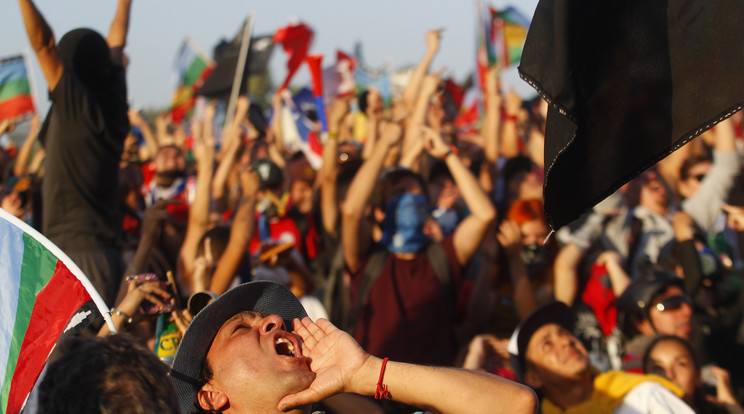 Chile, Santiago, a Sebastian Piñera elnök ellenes tüntetések folytatódnak 