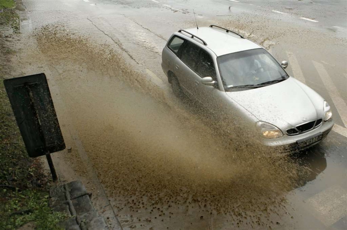 Służby ostrzegają przed ulewami i burzami! Alerty IMGW dla dziewięciu województw