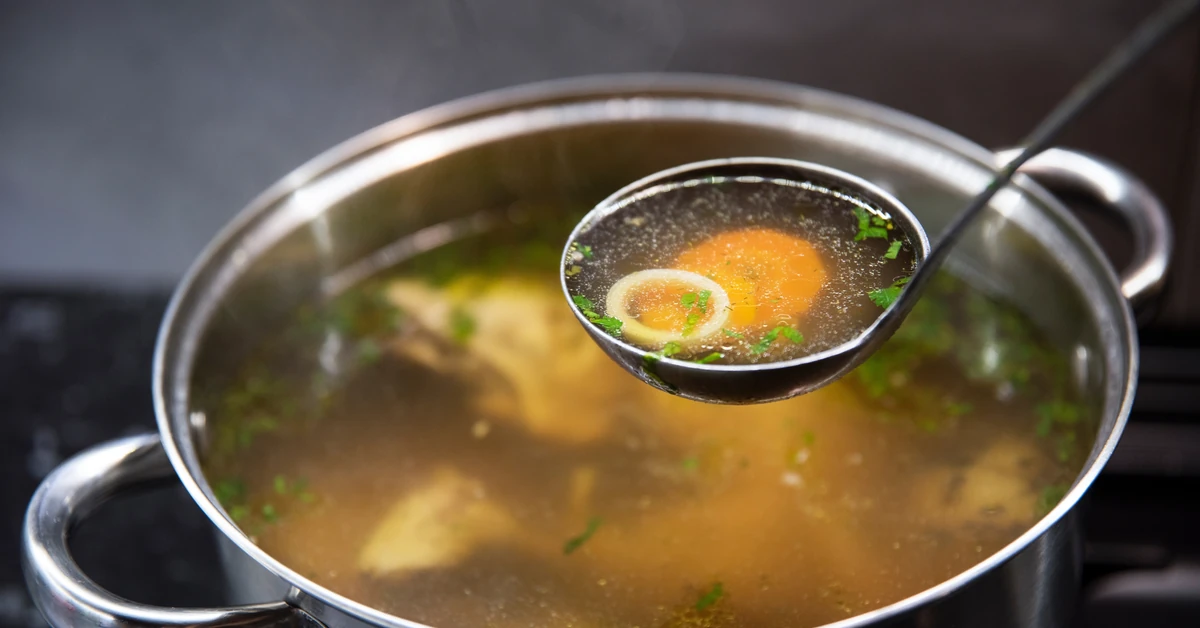 Zaskakujący składnik w rosole Makłowicza. Wystarczy go dodać, żeby smakował jak nigdy dotąd