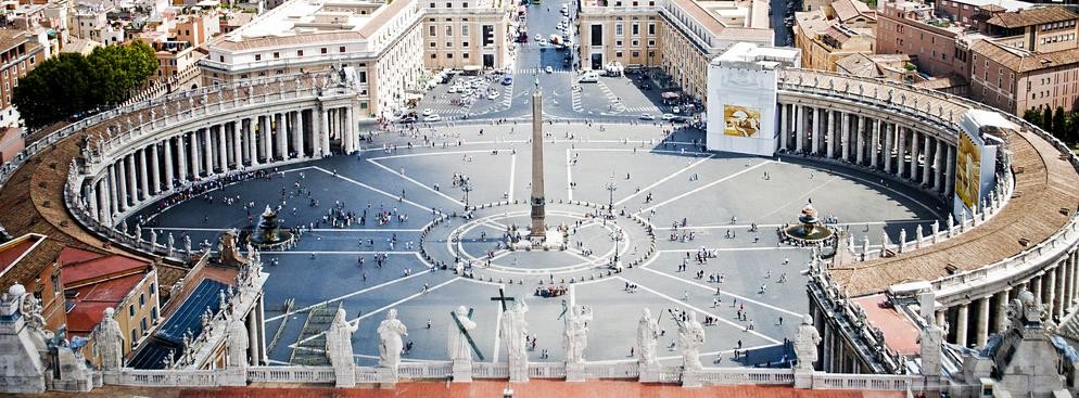 1. Watykan – enklawa w Rzymie, najmniejsze państwo świata pod względem zajmowanej powierzchni, która wynosi 0,44 km2. Watykan jest siedzibą władz Kościoła katolickiego, a obywatelstwo watykańskie jest przyznawane tylko czasowo.