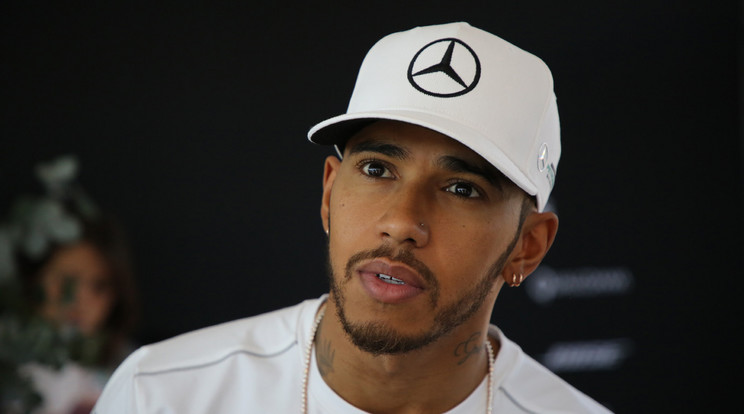 Hamilton negyedik 
vb-címére hajt idén, de 
nehéz dolga lesz a 
Ferrarik elleni versenyben/Fotó:AFP