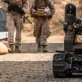 Marines testują robota wyposażonego w karabin maszynowy