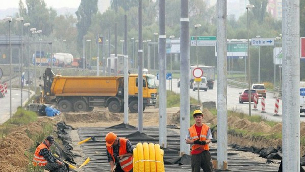 Czy po uruchomieniu Szczecińskiego Szybkiego Tramwaju znikną dotychczasowe połączenia pospieszne? Zarząd Dróg i Transportu Miejskiego podchodzi ostrożnie do tych rewelacji. Każe czekać.