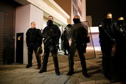 Zatrzymania w związku z zamachem w Paryżu. Nocna akcja służb