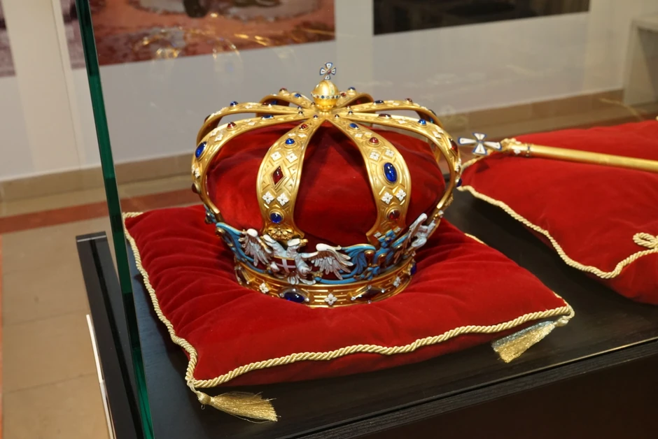 Prvi put javnosti predstavljena kruna kralja Petra I Karađorđevića izvan Republike Srbije