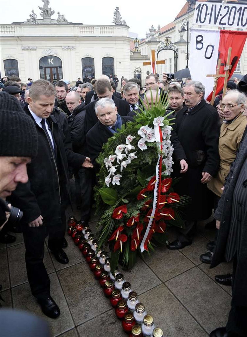 Kaczyński złożył kwiaty