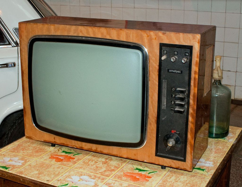 Telewizor Ametyst produkowany przez Warszawskie Zakłady Telewizyjne