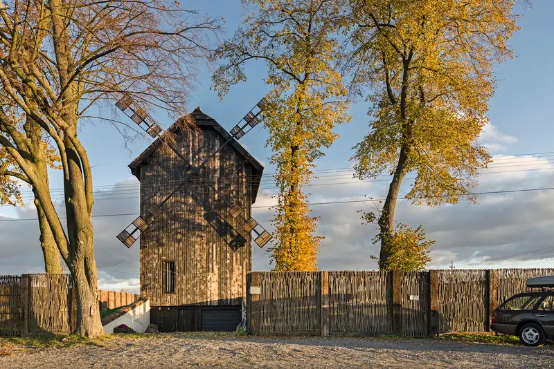 Polski dom w starym wiatraku, proj.: O4 architekci - Michał Kucharski, Mateusz Piwowarski Sylwia Ciesielska