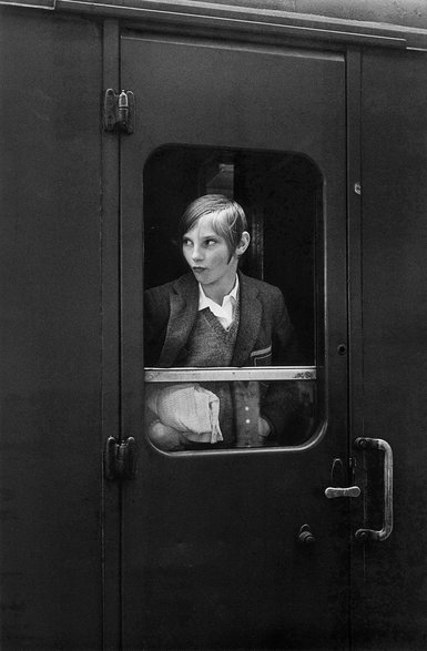 Ewa Rubinstein, "Jeune fille, gare de Waterloo, Londres" (1969)