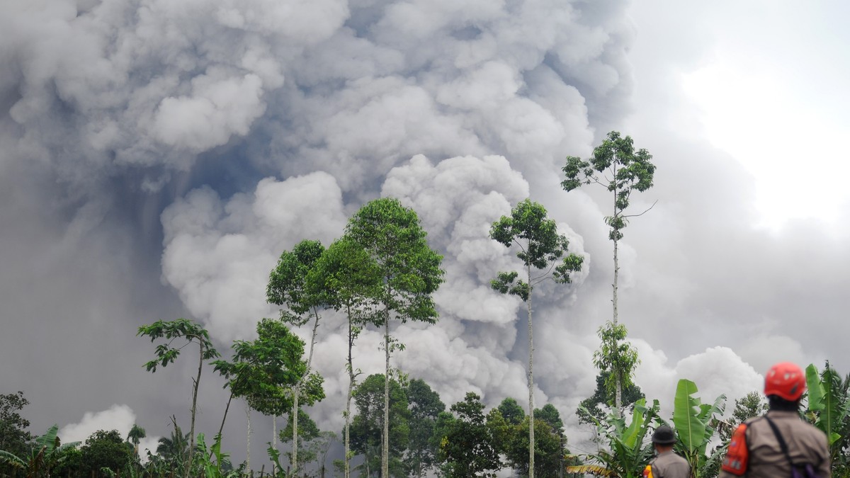 Erupcija vulkana Semeru u Indoneziji