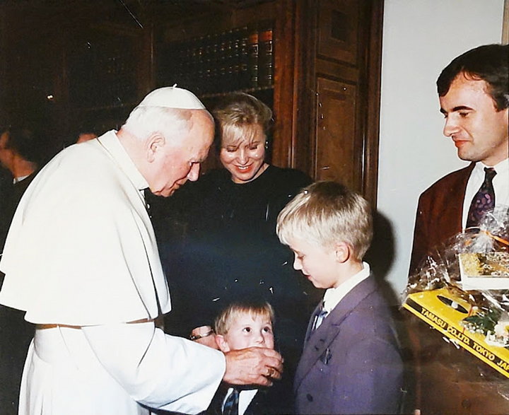 Papież Jan Paweł II i rodzina Grubbów.