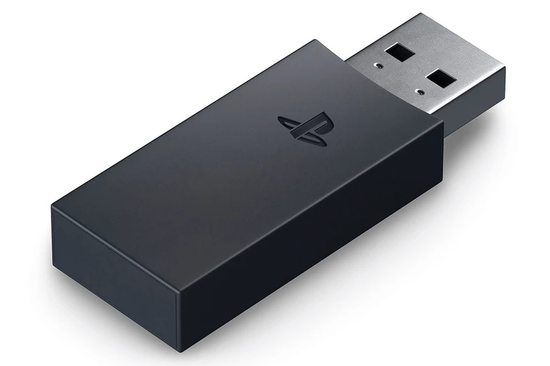 Adapter USB łączy bezprzewodowo konsolę i słuchawki Sony